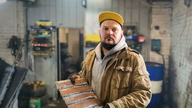 У Луцьку в автомобільній майстерні виготовляють захисні плити для бронежилетів