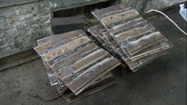 У Луцьку в автомобільній майстерні виготовляють захисні плити для бронежилетів