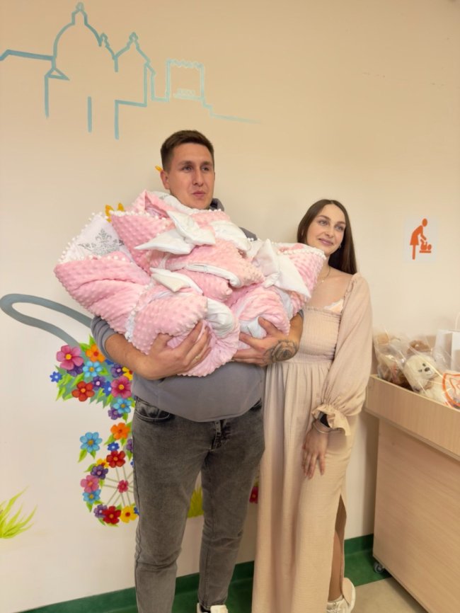 Потрійне щастя: у подружжя на Волині народилися три донечки. ФОТО