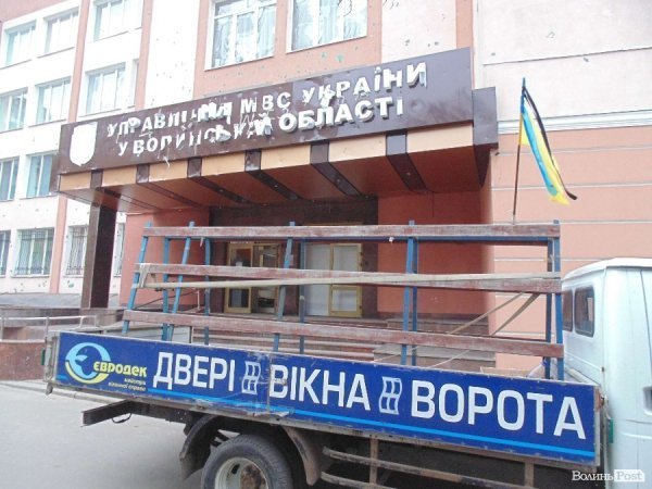 У Луцьку міліцію відновлюють після штурму. ФОТО