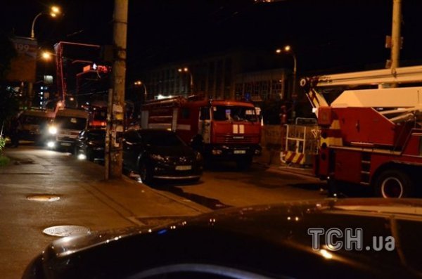 У Києві кілька годин гасили пожежу в 25-поверіхці. ФОТО. ВІДЕО
