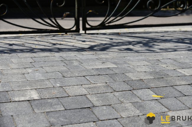 Як доглядати за бруківкою: прості та ефективні поради від «Le Bruk». ФОТО*