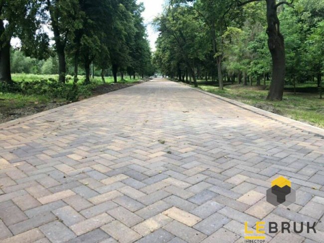 Як доглядати за бруківкою: прості та ефективні поради від «Le Bruk». ФОТО*