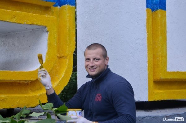 В'їзні знаки в Луцьк розфарбували синьо-жовтим. ФОТО