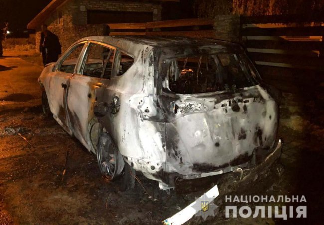У Рівному секретарю міськради спалили позашляховик. ФОТО