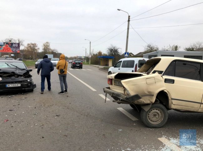 На Волині Volkswagen влетів у «Жигулі». ФОТО