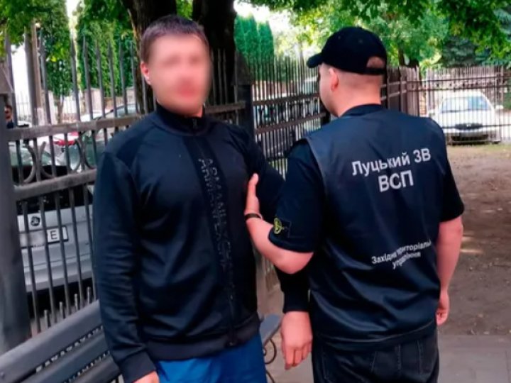 У Луцьку військовий в СЗЧ тримав у підвалі цілий пакет «трави». ФОТО