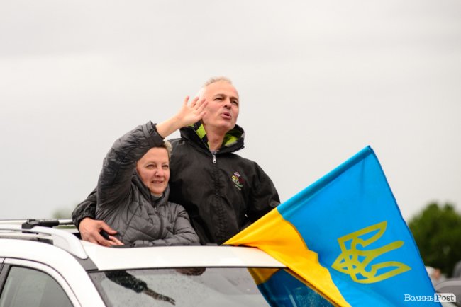 Сотні машин, несподіванки від Novellina і неймовірні емоції: автоконцерт БЕZ ОБМЕЖЕНЬ відгримів під Луцьком. ФОТОРЕПОРТАЖ