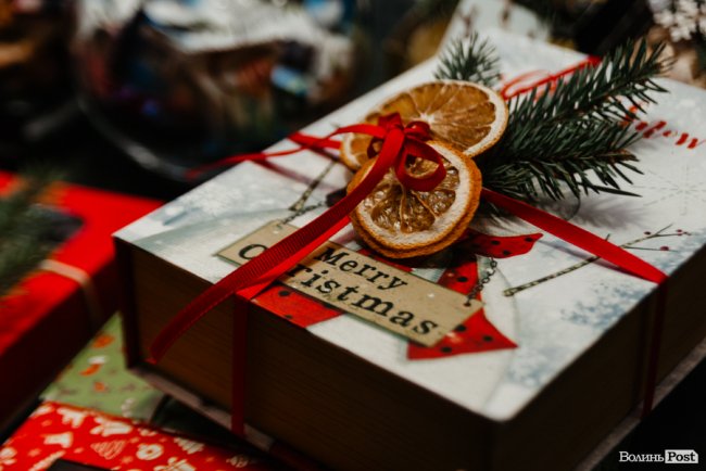 Час небанальних і красивих подарунків: де у Луцьку купити набори із корисних смаколиків*