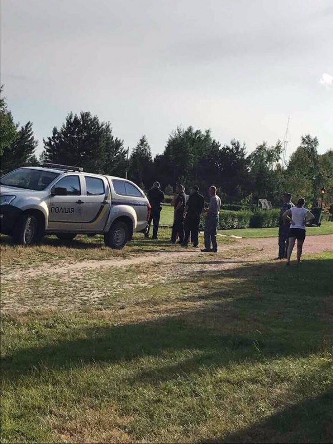 «Голі і смішні»: Відомі прізвища чоловіків, які розлякали відпочивальників на Світязі