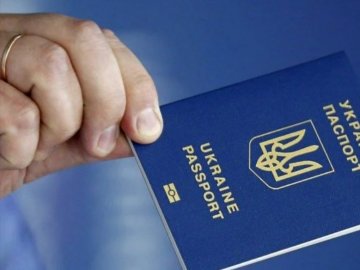 На Волині за місяць оформили майже 11 тисяч закордонних паспортів