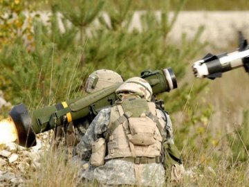 Розповіли, що уповільнює постачання зброї в Україну