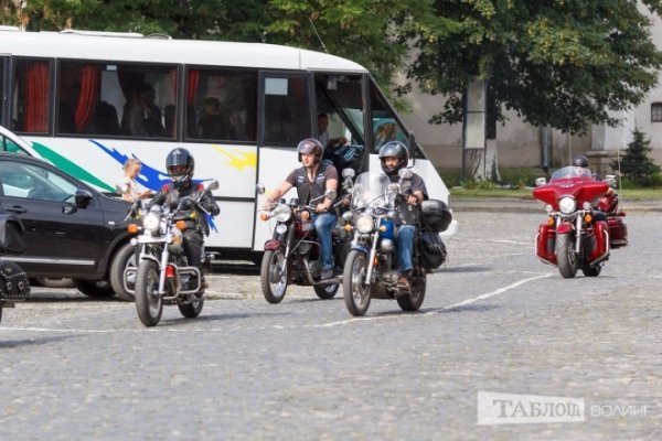 Понад півсотні байкерів з Волині та закордону проїхалися Луцьком. ФОТО
