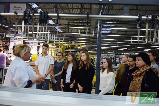 Луцьким школярам показали, як працює «Кромберг енд Шуберт». ФОТО