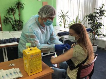 У Луцьку стало менше охочих вакцинуватися від коронавірусу. ВІДЕО
