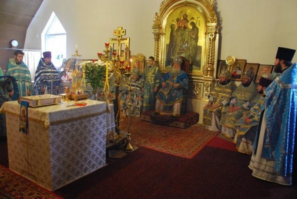 До Плащаниці у Луцьку зійшлися, як на Паску. ФОТО. ВІДЕО