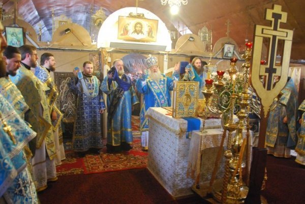 До Плащаниці у Луцьку зійшлися, як на Паску. ФОТО. ВІДЕО