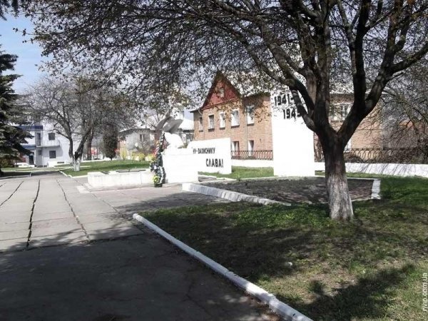 Влада Нововолинська «збиває» з людей гроші на «помпезний» ремонт радянського пам'ятника, – активісти