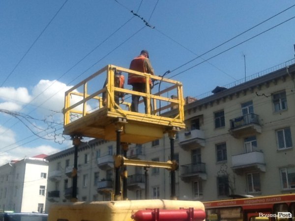 Луцькі тролейбуси одночасно зупинилися в центрі міста. ФОТО