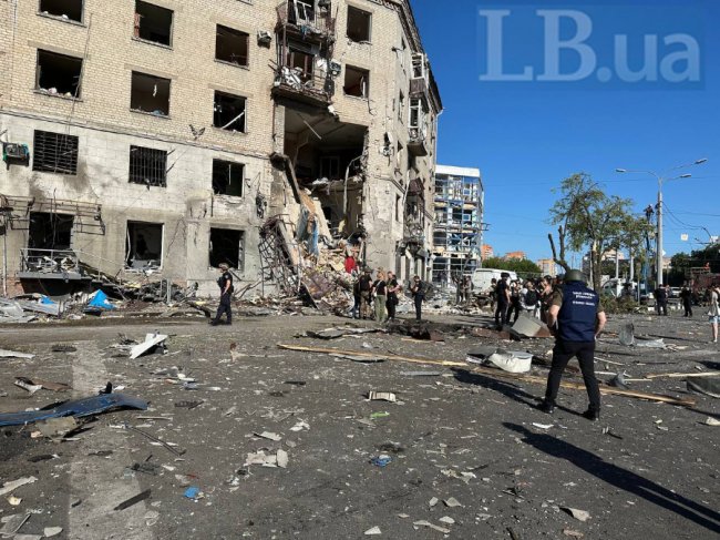 Росіяни скинули чотири КАБи на житловий будинок у Харкові