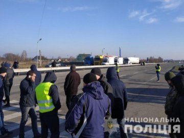 Блокування волинських доріг шкодить громадянам та бюджету України, – митниця