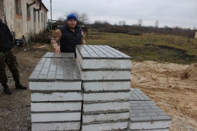 Волинський атовець виготовляє термопанелі для фасадів. ФОТО