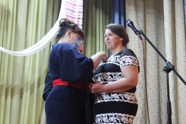 Сімом багатодітним матерям з Волині вручили почесні відзнаки. ФОТО