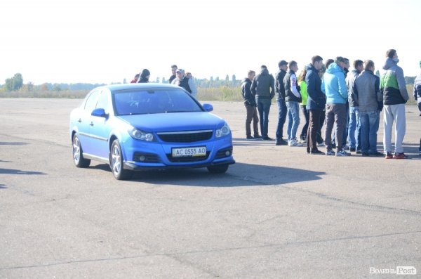 Під Луцьком відбувся чемпіонат з дрег-рейсингу. ФОТО