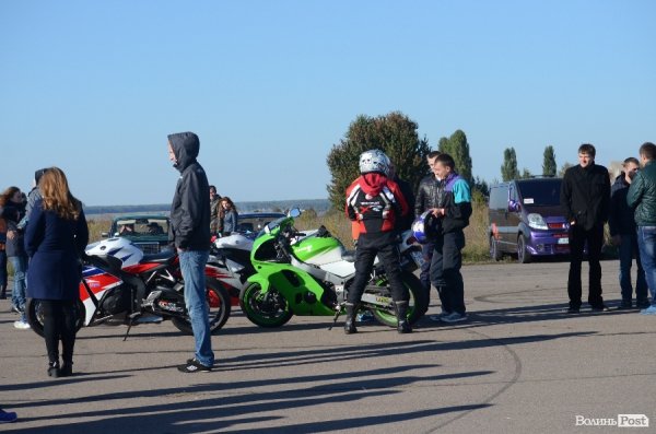 Під Луцьком відбувся чемпіонат з дрег-рейсингу. ФОТО