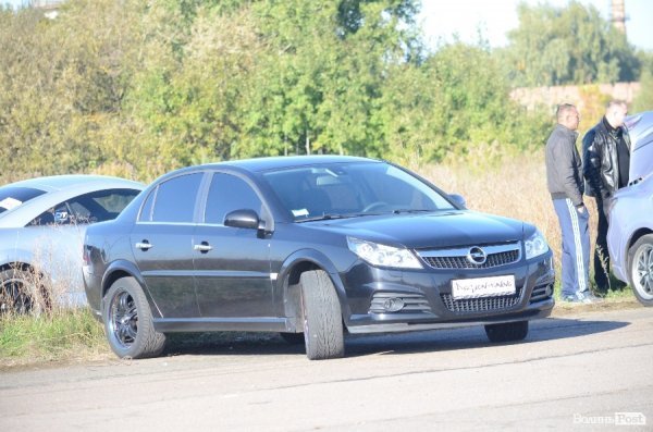 Під Луцьком відбувся чемпіонат з дрег-рейсингу. ФОТО