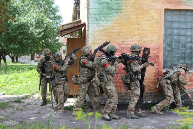 Знищення диверсійної групи та заручники: у Луцьку завершились навчання силовиків