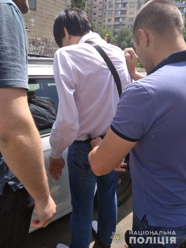 Пропонував 500 євро за секс: поліція затримала чоловіка, який знімав дитяче порно. ФОТО