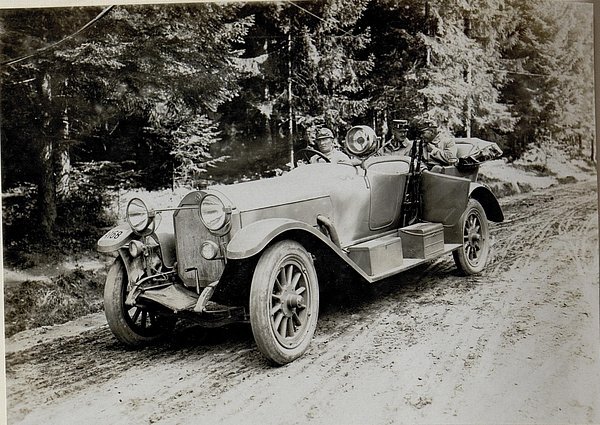Останній імператор Габсбургів під Луцьком на автомобілі. Фото з Австрійської національної бібліотеки