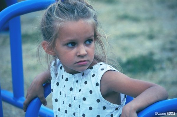 Акробати та гімнасти відкрили спортивний майданчик у Луцьку. ФОТО