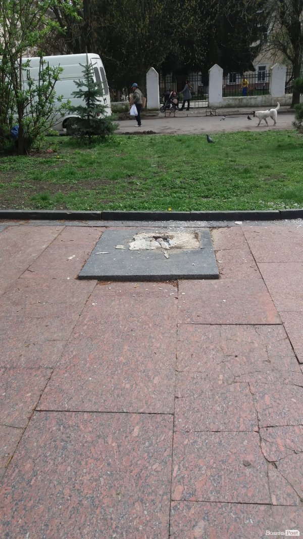 У Луцьку демонтували пам’ятник Степану Бойку. ФОТО 