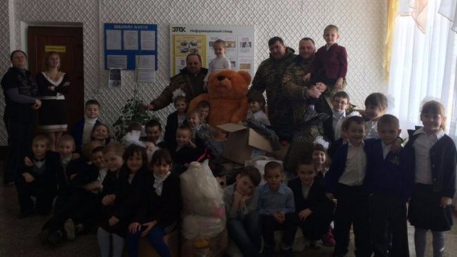 Волинські волонтери відвезли авто на передову