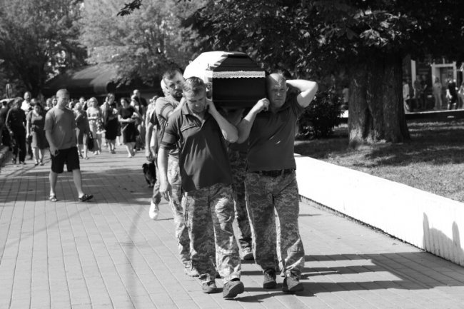 У Луцьку попрощалися із загиблим на Донеччині Героєм Віталієм Ващуком