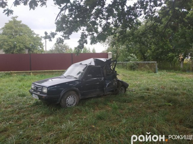 У Рожищенському районі вантажівка влетіла у легковик