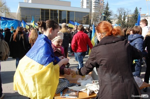 У Луцьку студенти годували кулішем. ФОТО