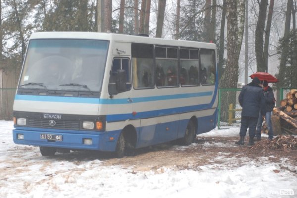 До Ківерець привезли автобус з ВВшниками, яких заховали на території лісництва