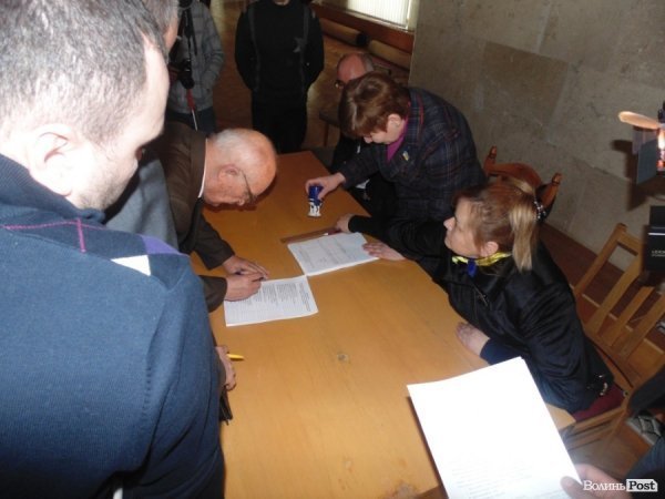 У Волиньраді голосують за звільнення Войтовича. ФОТО