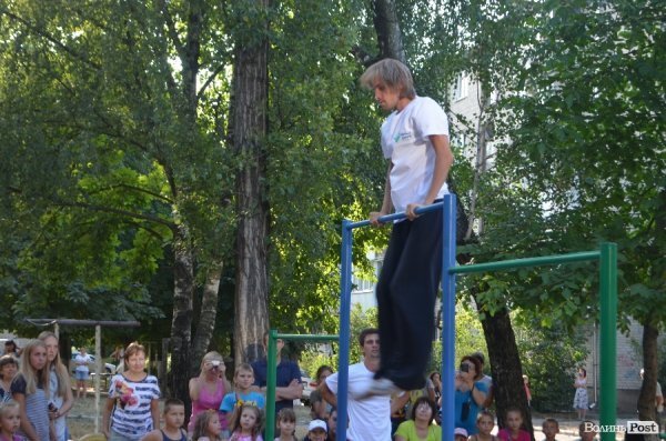У луцьких дворах - нові спортивні майданчики. ФОТО