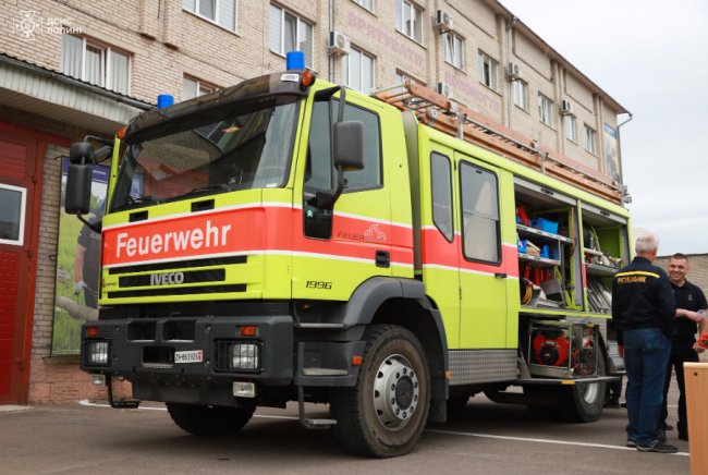 Швейцарський волонтер подарував пожежне авто луцьким рятувальникам