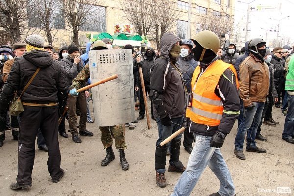 Як у Луцьку «викурювали» міліцію. ФОТО