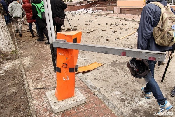 Як у Луцьку «викурювали» міліцію. ФОТО