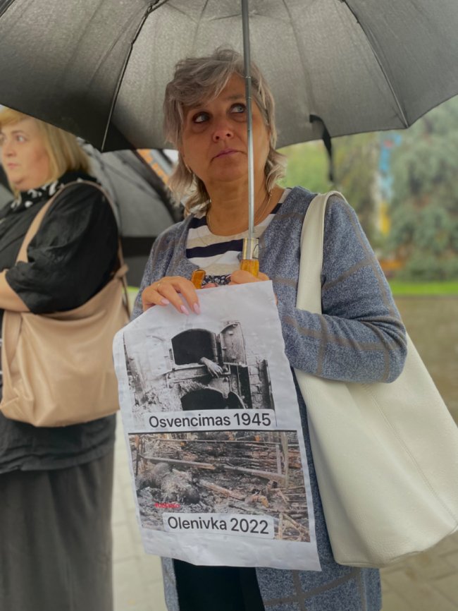 «Маємо боротися за них, як вони за нас»: у Луцьку родини полонених «азовців» влаштували акцію. ФОТО