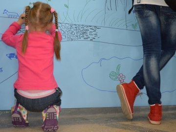 Діти малювали 15-метрову панораму Луцька. ФОТО