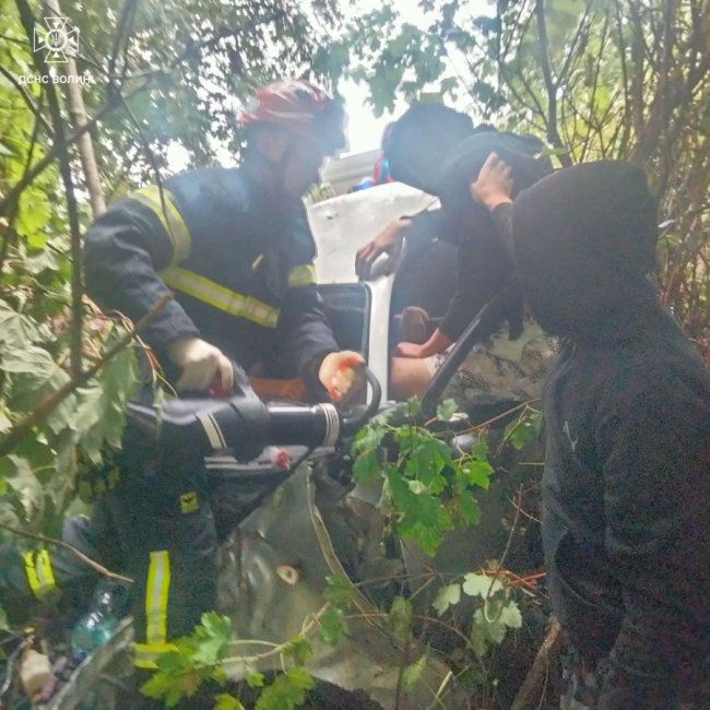 ДТП на Волині: рятувальники деблокували 19-річного водія