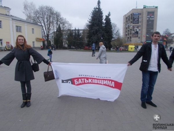 «Ланцюг єднання» у Луцьку. ФОТО