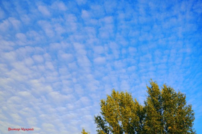 Осіннє небо над Луцьком на світлинах фотографа